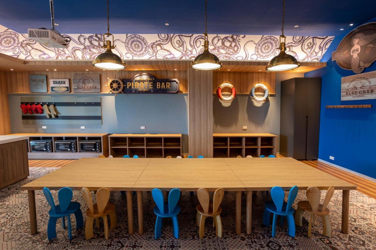 Hualien Farglory Hotel Yanliau Extérieur photo The interior of the Phome Bar