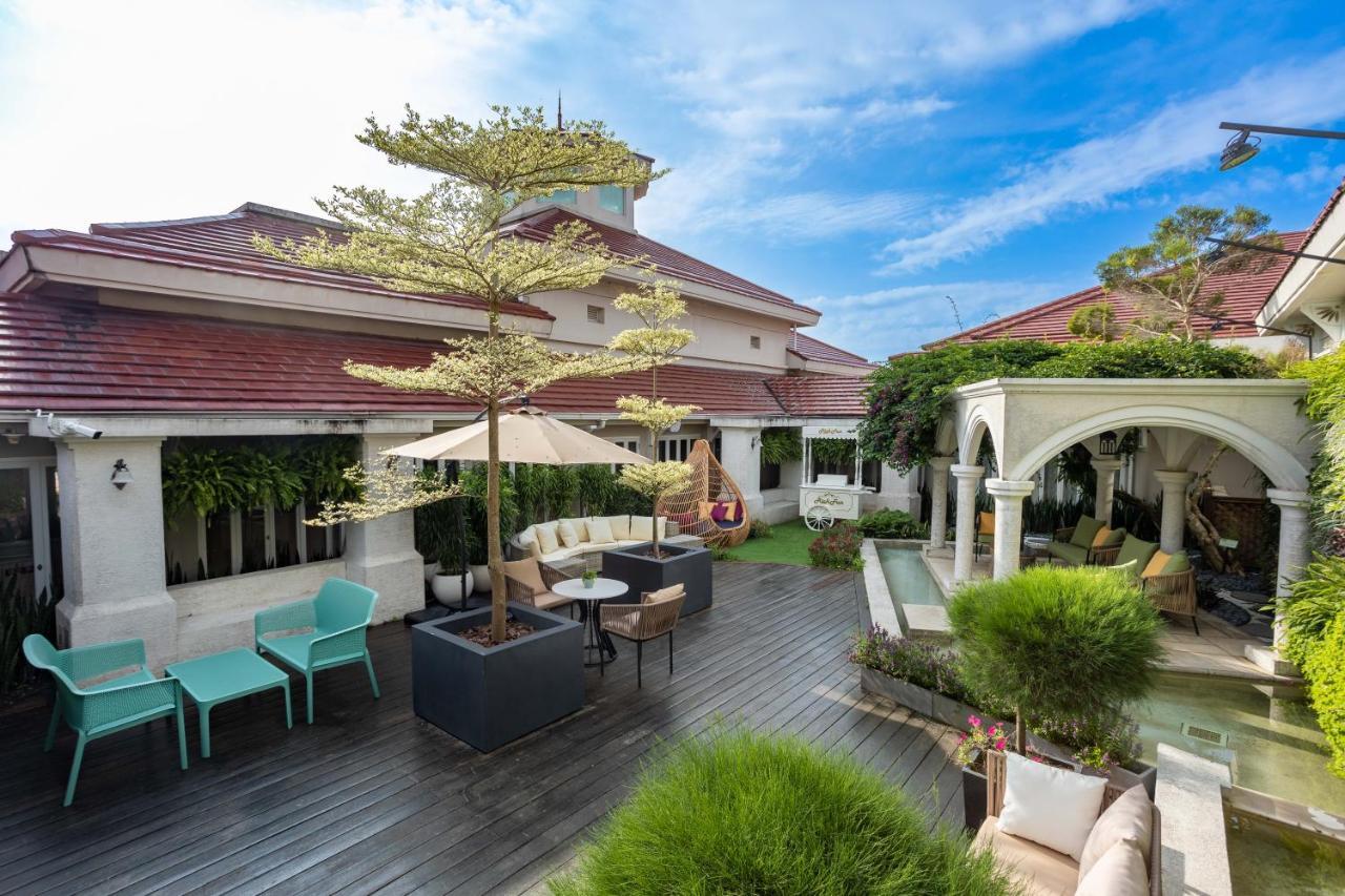 Hualien Farglory Hotel Yanliau Extérieur photo The courtyard of the hotel