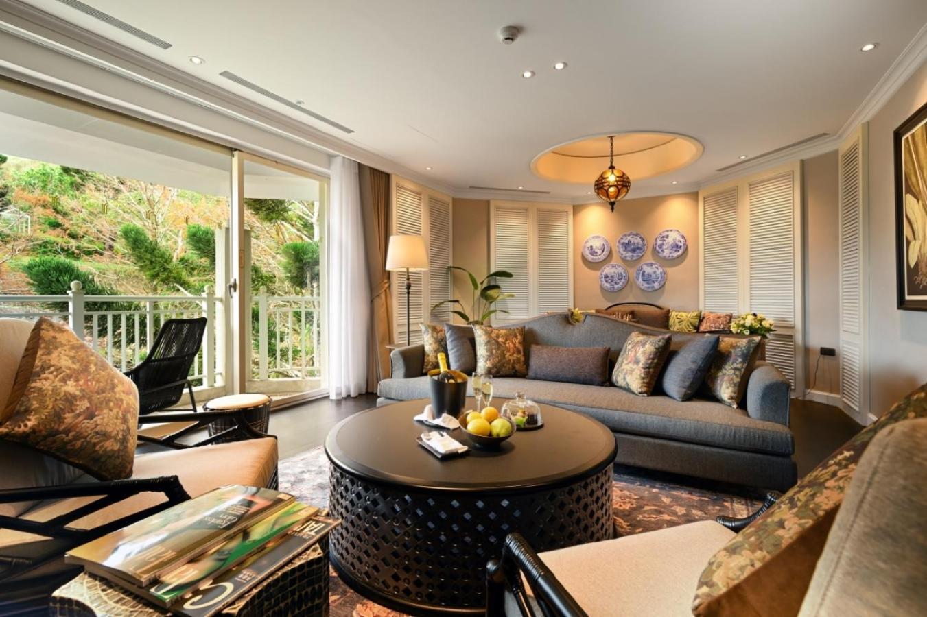 Hualien Farglory Hotel Yanliau Chambre photo The living room of a suite at The Oberoi, Mumbai